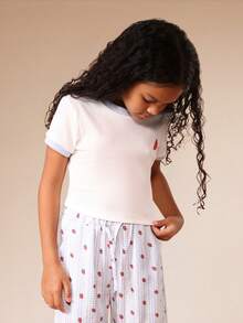 SUMWON 少女草莓印花圆领T恤和阔腿裤套装，夏季休闲装，格纹图案 - 白色 - 查看 3