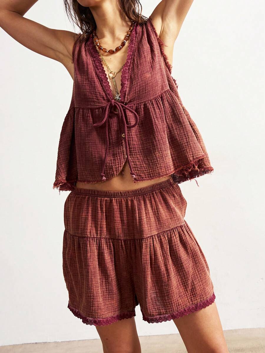 Bohemela Bộ đồ nữ thường ngày gồm áo hai dây màu trơn dệt kim, kiểu dáng hở phía trước và quần short rộng viền ren, thích hợp cho kỳ nghỉ hè, đi biển, đi chơi, bộ đồ thường ngày cho nữ. - Bụi hồng - Xem 1