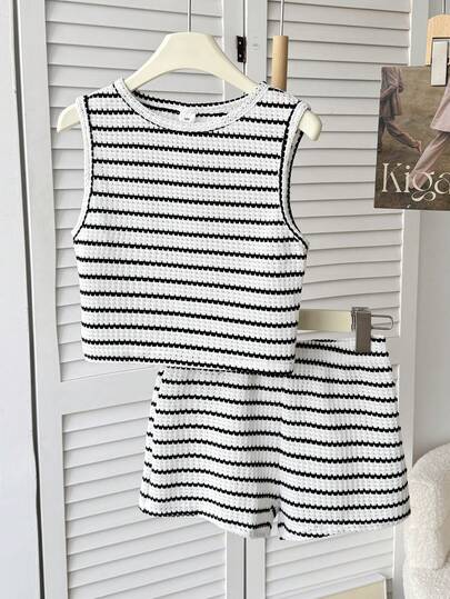 SHEIN Tween Girl Loose Casual Minimalist Comfortable Round Neck Sleeveless Striped Tank Top And Shorts Set