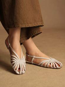 Rosivie 女士方头平底金色PU休闲凉鞋，时尚舒适，适合日常和海滩穿着 - 米白色 - 查看 5