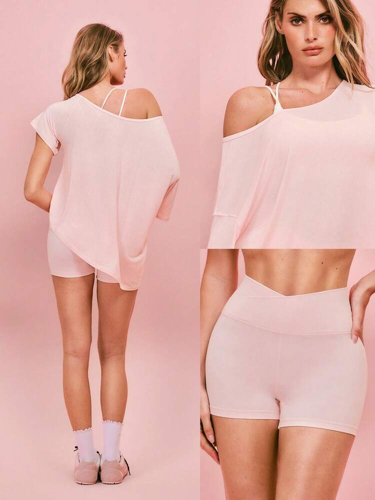 Maglietta asimmetrica a maniche corte con scollo a spalla in Tencel™ Modal da 4,3 pollici "Gotta Glow" e pantaloncini da ciclista in FeatherFit™ morbidi e traspiranti a vita alta da 4,3 pollici, adatti per palestra, studio, allenamento, ciclismo, corsa e uso casual quotidiano