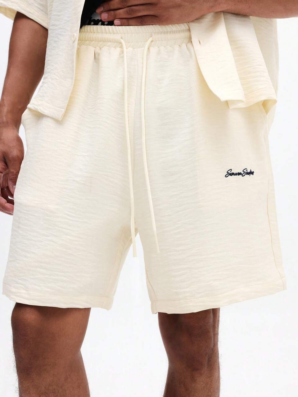 SUMWON Conjunto Coordenado de Camisa de Botão de Manga Curta com Textura Tipo Linho Verão e Shorts com Cordão Combinando