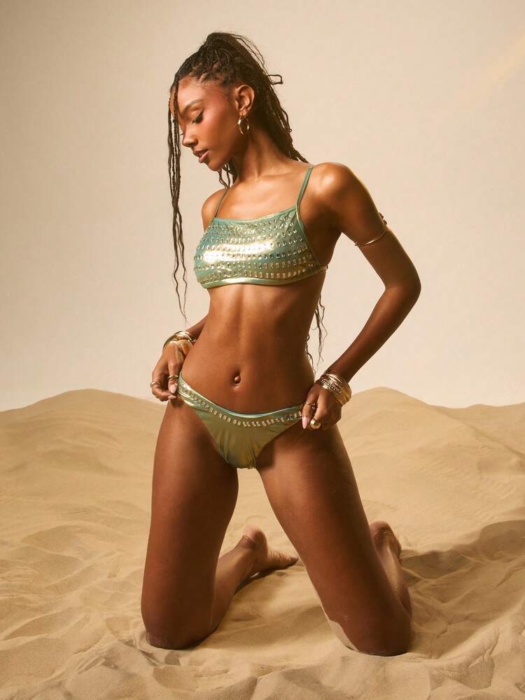 MISSGUIDED Conjunto de Maiô Bikini Metalizado com Tachas, Alças Finas e Calcinha Cavada para Praia e Férias de Verão