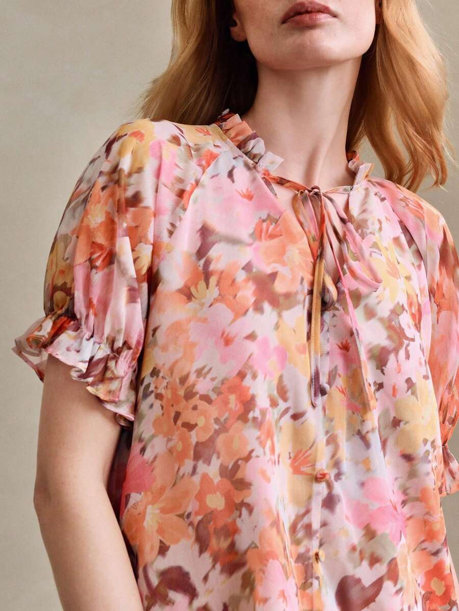 Arave 女士雪纺花卉数码印花面料V领荷叶边短花瓣袖纽扣休闲上衣 - 粉色 - 查看 1