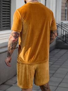 Manfinity CasualCool Men's Casual Letter Print T-Shirt And Shorts Set, Summer - Gold - View 2