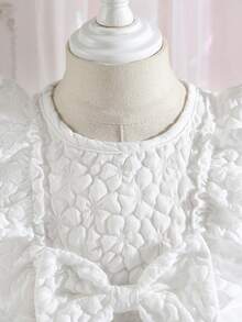 SHEIN 女婴优雅蝴蝶结装饰网纱荷叶边提花连衣裙 - 白色 - 查看 6