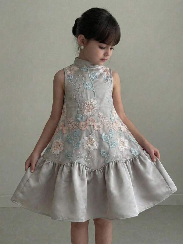 SHEIN 少女花卉刺绣立领荷叶边下摆无袖连衣裙