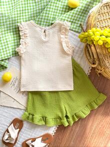 SHEIN Vintaside Kids 女童（小号）针织提花象牙色荷叶边吊带背心和粉色荷叶边短裤套装，可爱迷人的宝宝夏季服装 - 綠色 - 查看 2