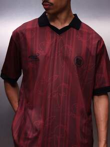 PLAYBOY X SUMWON Áo polo nam màu đỏ tía in họa tiết toàn thân với logo và hình thỏ, tay ngắn, dáng regular fit, cổ bẻ, cài nút. - Đỏ - Xem 4