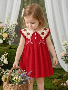SHEIN Playful Pals 春夏女童红色无袖连衣裙，领口饰有花朵滚边，点缀3D草莓刺绣和格子蝴蝶结，甜美可爱风格，适合外出、日常穿着和派对。 - 紅色 - 查看 4