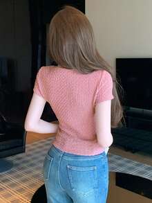 DAZY 粉色短款上衣，饰有纹理褶皱和镂空设计，适合音乐节、情人节、婚礼、休闲和度假穿着，修身短袖女式T恤，春夏款 - 粉色 - 查看 4