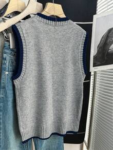 SHEIN Franclia 燕麦色撞色爱心针织背心，圆领配红色滚边，超大爱心提花图案，宽松版型，柔软针织面料，撞色设计，活泼甜美复古风，休闲叠穿，适合春季，可搭配衬衫、百褶裙或牛仔裤。 - 深灰色 - 查看 2