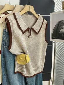 Franclia Áo vest dệt kim màu yến mạch viền đen, cổ polo cài nửa khuy, trang trí viền tương phản, dáng ôm, chất liệu dệt kim mềm mại với họa tiết gân mịn, màu yến mạch nhạt tạo vẻ thanh lịch và hơi hướng cổ điển, dễ phối đồ, thích hợp mặc nhiều lớp, đi làm, đi học, mùa xuân. - Lạc đà - Xem 4