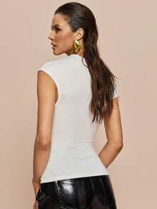 Olia Maree Olia Maree 修身性感露肩金属扣装饰短袖T恤 白色上衣 不对称上衣 单袖上衣 露肩上衣 白色上衣 女士垂褶上衣 白色优雅上衣 曲线白色上衣 女士不对称上衣 女士褶皱上衣 女士白色上衣 女士短袖上衣 女士夏季上衣 女士上衣 - 白色 - 查看 4