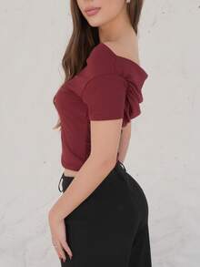 Duda Rubert Women's Solid Color Ruched Asymmetrical Shoulder Short Sleeve Cropped Fitted Vacation T-Shirt, Spring/Summer - Burgundy - View 3