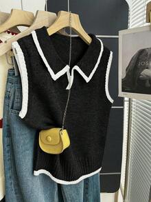 Franclia 燕麦色针织背心，黑色滚边，Polo领半扣设计，撞色滚边装饰，修身剪裁，柔软针织面料，细密罗纹质感，低饱和度的燕麦色尽显优雅复古风情，百搭易穿，适合叠穿、休闲、工作、上学、春季等各种场合。 - 黑色 - 查看 3