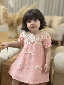 SHEIN Vintaside Kids 1件女婴舒适时尚常规厚度圆领连衣裙，饰有可爱蝴蝶结，百搭基础款泡泡袖柔软连衣裙，适合夏季休闲、户外、旅行、上学和日常穿着。 - 彩色 - 查看 4