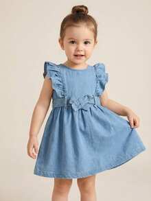 SHEIN Playful Pals 女婴浅蓝色水洗牛仔休闲宽松连衣裙，荷叶边下摆和腰带设计，采用柔软的棉质牛仔面料，时尚百搭，适合春夏穿着，简约时尚，日常穿搭、外出、聚会皆宜，秋季新品上市。 - 淺色水洗藍 - 查看 5