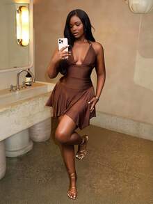 Slaydiva 2025新款优雅性感不对称下摆金属扣褶皱腰A字超短连衣裙，适合派对、生日、酒吧、夜店、情人节、万圣节、圣诞节等场合。 - 棕色 - 查看 3