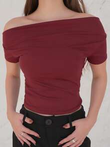 Duda Rubert Women's Solid Color Ruched Asymmetrical Shoulder Short Sleeve Cropped Fitted Vacation T-Shirt, Spring/Summer - Burgundy - View 4