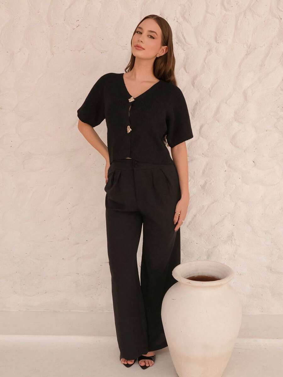 Duda Rubert 新款简约时尚通勤深V领短袖修身双扣开衫，休闲百搭 - 黑色 - 查看 1