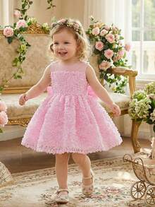 SHEIN Glamorique Kids Robe de fête pour bébé fille en satin à dos nu avec broderie florale et nœud, rose. Convient pour les anniversaires, mariages, banquets et vacances. Robe de fête pour bébé et tout-petit, rose - Rose bonbon - Voir 4