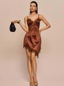 Olia Maree Olia Maree 性感V领蕾丝拼接修身不对称下摆女士吊带裙，适合浪漫度假、休闲派对、通勤等场合。时尚百搭的棕色缎面连衣裙、锈棕色连衣裙、棕色短裙、棕色性感连衣裙、古铜色连衣裙、大地色系连衣裙、缎面吊带裙、蕾丝边连衣裙、棕色鸡尾酒裙、女士派对连衣裙、女士正装裹身裙、婚礼宾客惊艳连衣裙、Qpuv8连衣裙套装 - 棕色 - 查看 5