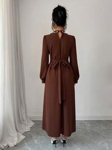 Al Najma 女士棕色长袖针织泡泡珠腰A字连衣裙，后腰系带设计，尽显优雅气质 - 棕色 - 查看 2