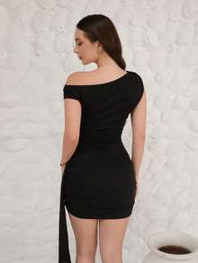 女士夏季實色斜肩不對稱褶皺修身迷你連衣裙連流蘇肩帶 - 黑色 - 查看 2