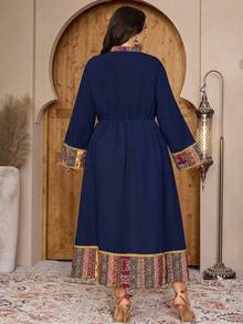 Al Najma Vestido de playa de talla grande con estampado de bloque de color y cintura ceñida, para vacaciones - Azul Marino - Ver 7