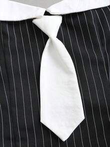 Sweetra 女士新款甜美性感学院风两件套，白色领结撞色黑白条纹不规则吊带露脐上衣和百褶迷你裙套装 - 黑與白 - 查看 7