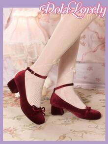 Dola Lovely 女士酒红色天鹅绒搭扣蝴蝶结踝带粗跟低鞋面高跟鞋，优雅日常通勤百搭女鞋 - 酒紅色天鵝絨 - 查看 5