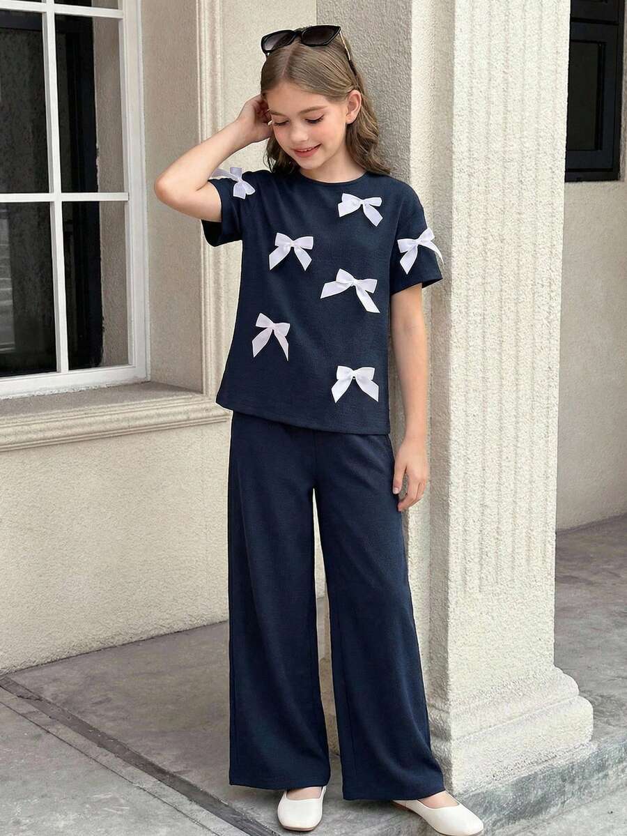 SHEIN Tween女孩純色圓領蝴蝶結寬鬆T恤與寬腿長褲2件式休閒套裝,畢業穿搭,學院風,寬鬆版型,短袖褲裝套裝,海軍藍,兩件套 - 藏蓝色 - 查看 1