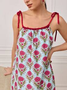 女士春夏蓝色印花连衣裙，撞色红色领口饰以串珠丝带，方领无袖宽松休闲长款连衣裙 - 藍色 - 查看 6