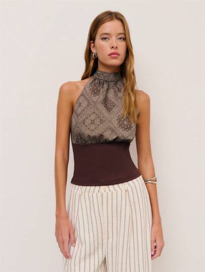 Nöista 佩斯利印花露背上衣，饰有精致的图案，并采用贴身罗纹腰带设计。适合波西米亚风、节日、夏季和春季穿着。