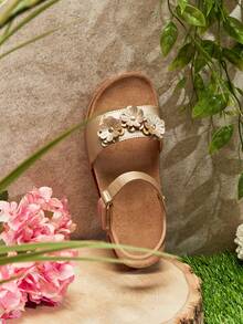 Mini mi #SweetBloom 儿童 3D 花朵和全息花瓣后跟软底金色凉鞋 – 可爱、舒适、轻便 - 金色 - 查看 7