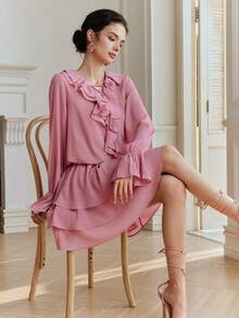 Anewsta 高品质甜辣荷叶边3D玫瑰连衣裙，小众设计系带V领喇叭袖蛋糕裙，复古少女收腰迷你连衣裙 - 藕粉色 - 查看 6