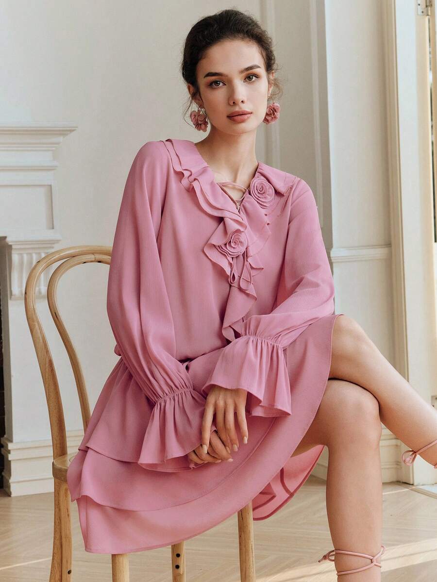 Anewsta 高品质甜辣荷叶边3D玫瑰连衣裙，小众设计系带V领喇叭袖蛋糕裙，复古少女收腰迷你连衣裙 - 藕粉色 - 查看 1