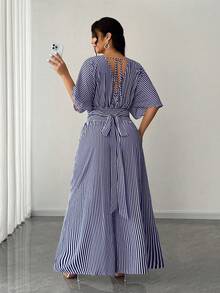 SHEIN Elenzya 加大码欧美风条纹短袖休闲修身连体裤 - 藍色 - 查看 2