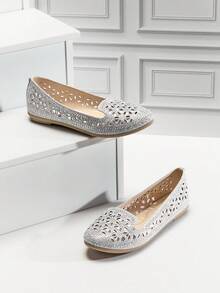 Mini mi 女童圆头水晶装饰花朵镂空亮片银色乐福平底鞋——优雅闪亮，是特殊场合的完美之选 - 銀色 - 查看 10