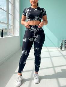Conjunto deportivo tie dye de 2 piezas para mujer;  consta de un leggings con efecto push up y un top corto de manga corta. Leggings de silueta ajustada y ajuste de cintura alto y efecto levanta glúteos. Top corto de manga corta, diseño ajustado. Tela de poliamida y elastano, suave y cómoda. - Negro - Ver 9