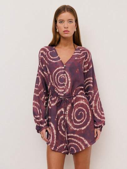 Nöista Beachwear Jumpsuit Oversized Fit In Brown Colors, Tie Dye Effect Print With Tie On Waistband To Adjust It And Long Sleeves With Elastic Band On The Cuffs. Casual Outfit For Women, Beach Vacation Outfits For Women, Spring, Summer.