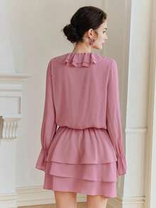 Anewsta 高品质甜辣荷叶边3D玫瑰连衣裙，小众设计系带V领喇叭袖蛋糕裙，复古少女收腰迷你连衣裙 - 藕粉色 - 查看 7