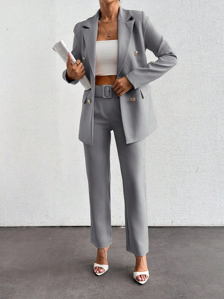 Completo elegante da donna composto da giacca doppiopetto a maniche lunghe con collo a bavero e pantaloni, in tinta unita - Grigio Chiaro - Visualizzare 4