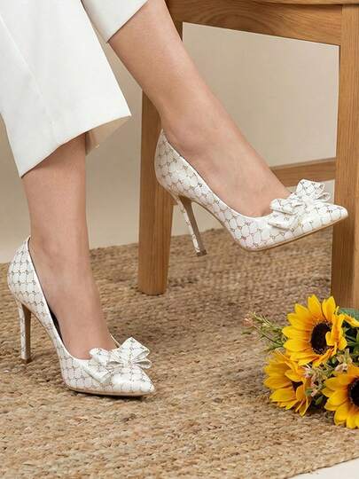 Zapatillas de tacon de charol con diesño muy elegante comodos y resistentes con suela antideslizante