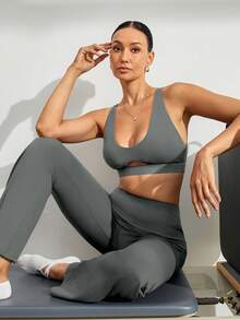 Activina 女士纯色镂空设计日常健身运动文胸 - 獵人綠 - 查看 4