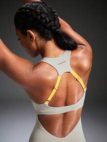 Powerista 露背无袖修身运动连体裤 - 卡其色 - 查看 2