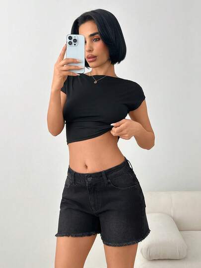 SHEIN Pantaloni scurți din denim pentru femei, cu croială lejeră, cu buzunare și tiv dezbrăcat