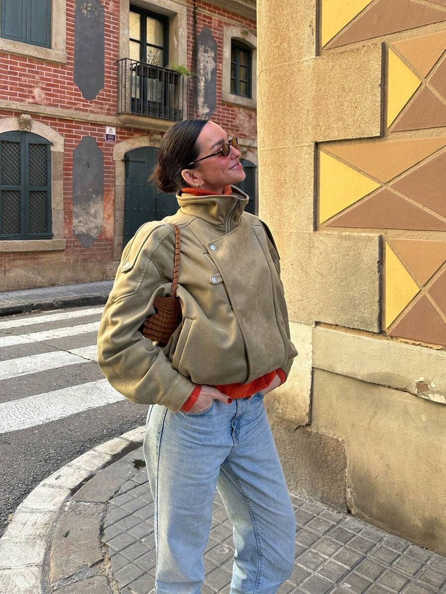 Nöista Áo khoác dáng đứng chất liệu giả da lộn với phom dáng thanh lịch, tinh tế. Lý tưởng cho việc phối đồ trong kỳ nghỉ xuân, đi làm hoặc tạo vẻ ngoài sang trọng cho những ngày cuối tuần. Một chiếc áo khoác đa năng giúp tô điểm thêm vẻ tinh tế cho bất kỳ trang phục nào. - xanh quân đội - Xem 1