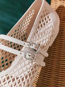 Solezae Bailarinas cómodas de mujer con punta redonda y suela de goma con diseño de red de pesca - Beis - Ver 6